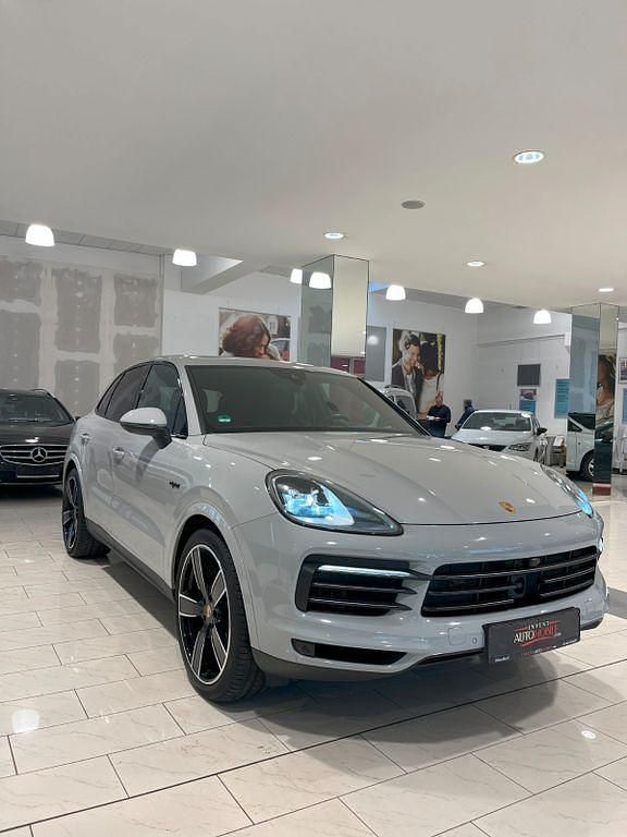 Grau Gebraucht 2023 Porsche Cayenne Platinum Edition SUV | 71.900 € (Superpreis) - Bild 1/4