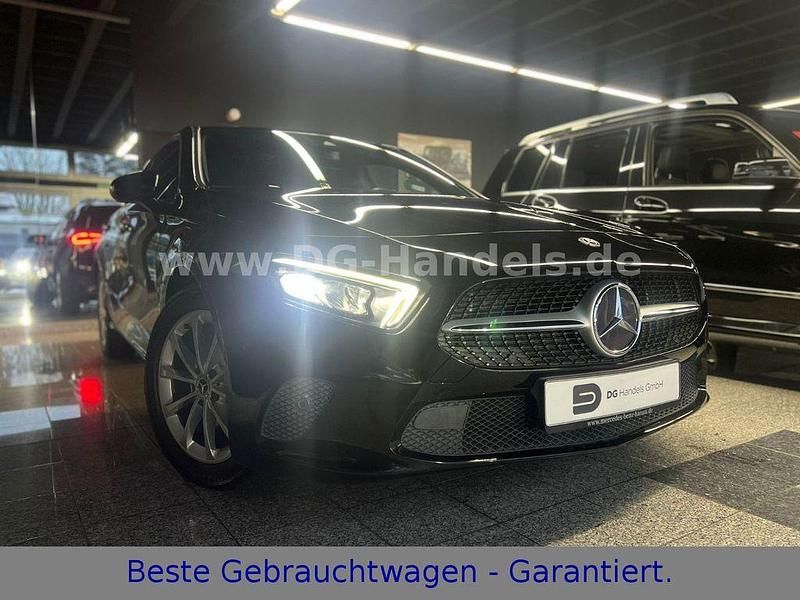 Gebraucht Mercedes A200 Progressive 163 PS (119 kW) 2018 Kosmosschwarz (metallic) Limousine