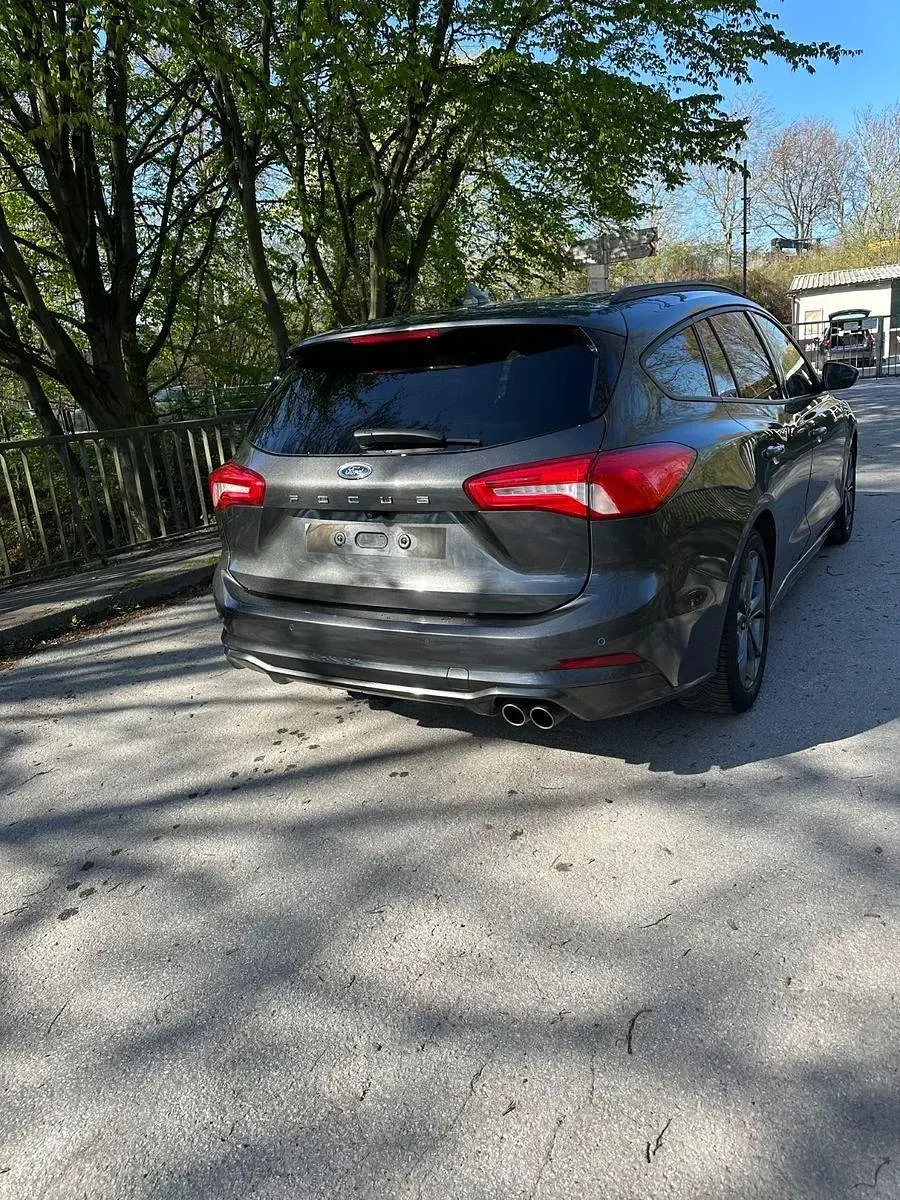 Used Ford Focus ST-Line 125 HP (91 kW) 2018 Grey Estate