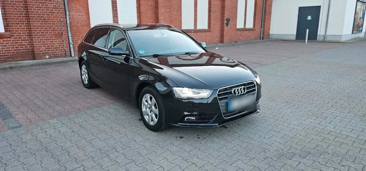 Gebraucht Audi A4 150 PS (110 kW) 2012 Schwarz Kombi