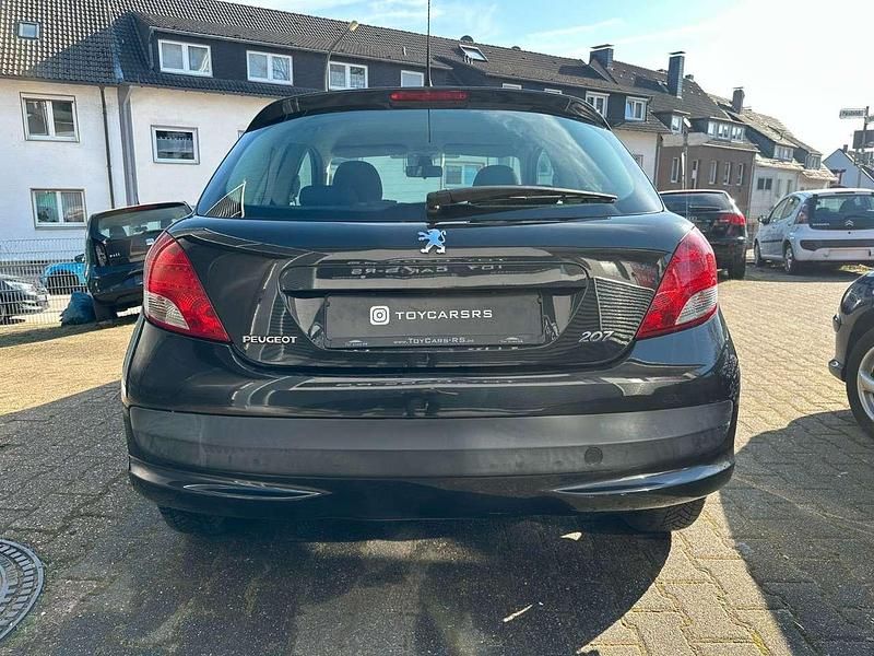 Gebraucht Peugeot 207 Tendance 73 PS (53 kW) 2011 Schwarz Kleinwagen