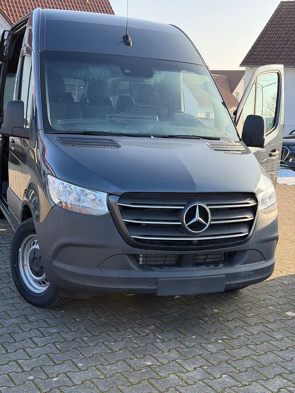 Gebraucht Mercedes Sprinter 170 PS (125 kW) 2023 Grau Van