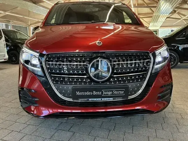 Gebraucht Mercedes V300 Avantgarde 237 PS (174 kW) 2025 Hyazinthrot metallic Van / Kleinbus