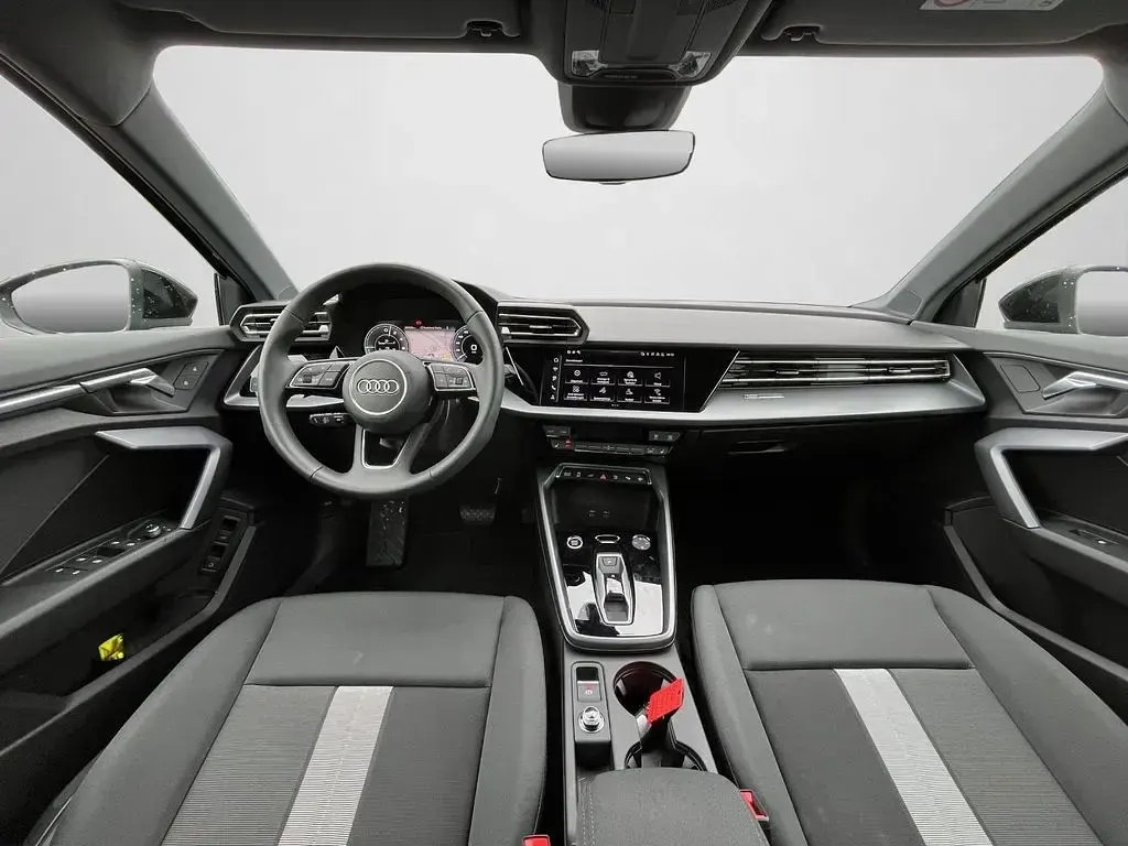 Second-hand Audi A3 S-Line 204 CP (150 kW) 2025 Negru Berlinǎ