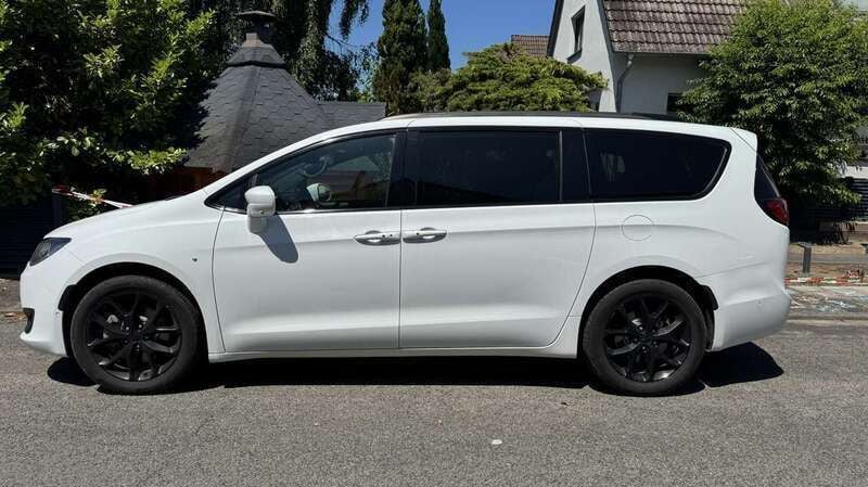 Weiß Gebraucht 2020 Chrysler Pacifica Touring SUV | 28.500 € (Superpreis) - Bild 1/4