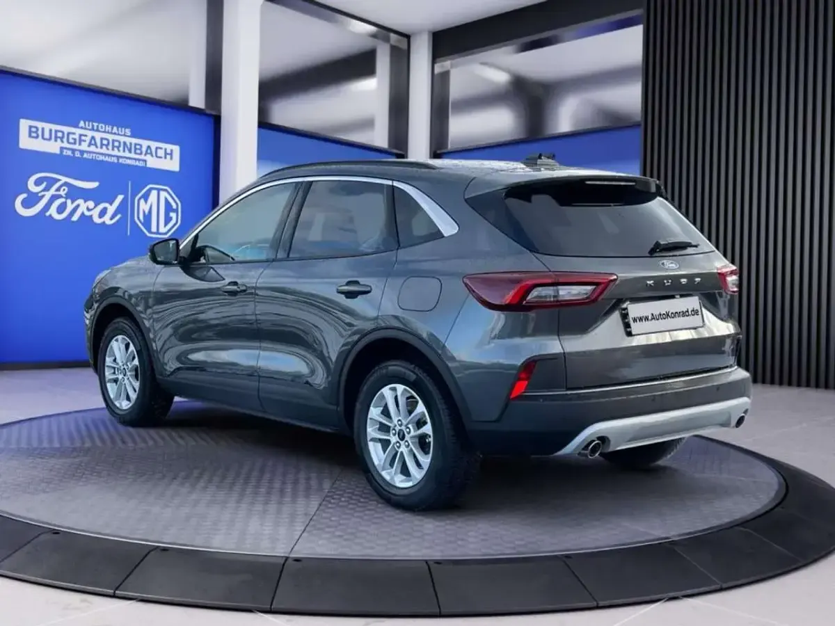 Neu Ford Kuga Titanium 186 PS (136 kW) 2025 Grau SUV
