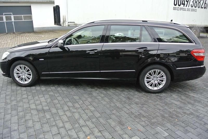 Schwarz Gebraucht 2010 Mercedes E300 Elegance Kombi | 7.500 € (Fairer Preis) - Bild 1/4