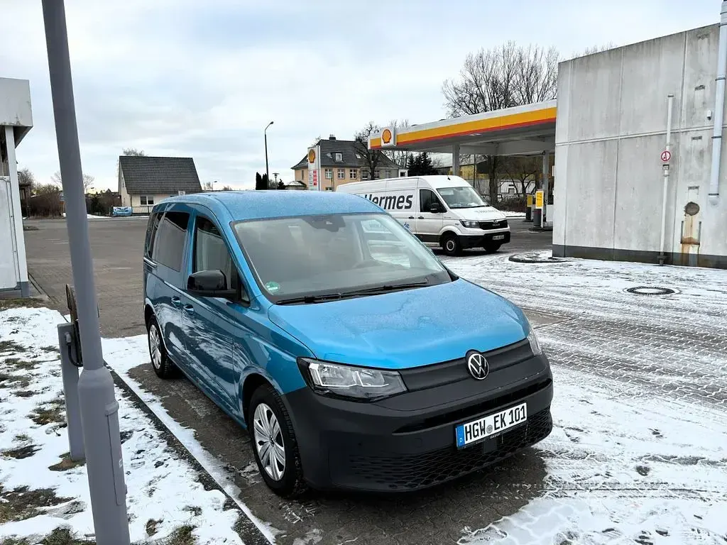 Używany VW Caddy 75 KM (55 kW) 2021 Niebieski Minivan