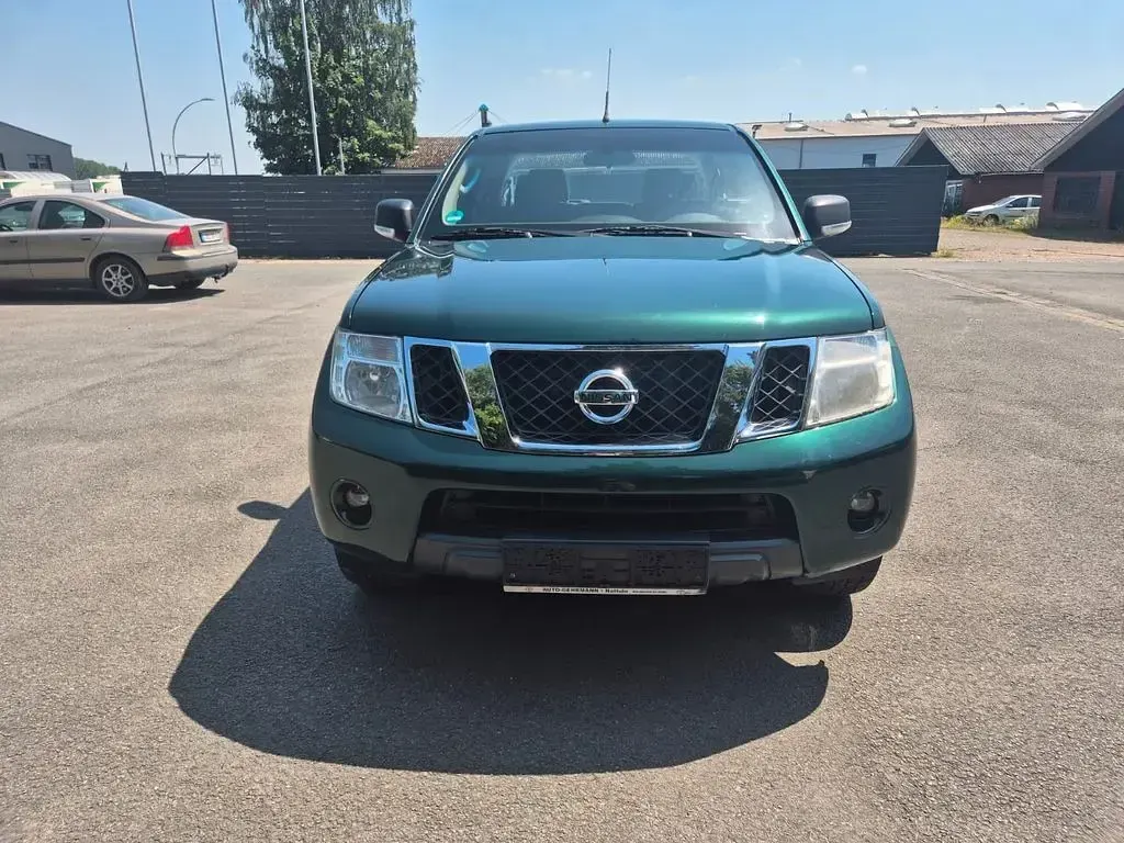 Gebraucht Nissan Navara SE 190 PS (139 kW) 2014 Grün Pickup
