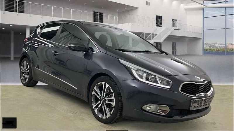 Gebraucht Kia Ceed Spirit 135 PS (99 kW) 2013 (e5b) winchestergrau met. Kleinwagen