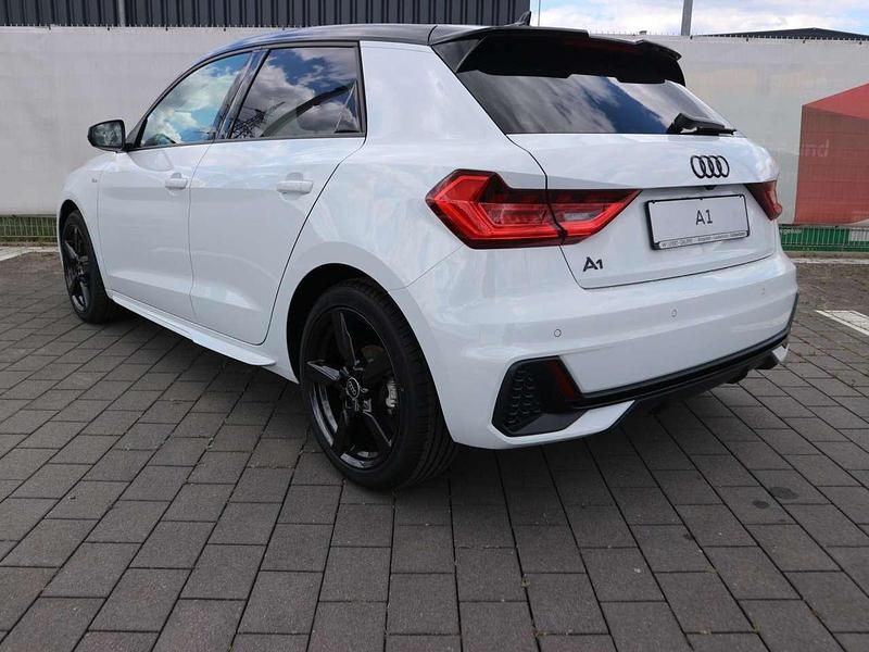 Gebraucht Audi A1 S-Line 116 PS (85 kW) 2025 Gletscherweiß metallic SUV