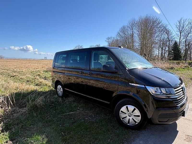 Gebraucht VW Multivan Trendline 150 PS (110 kW) 2021 Schwarz Van