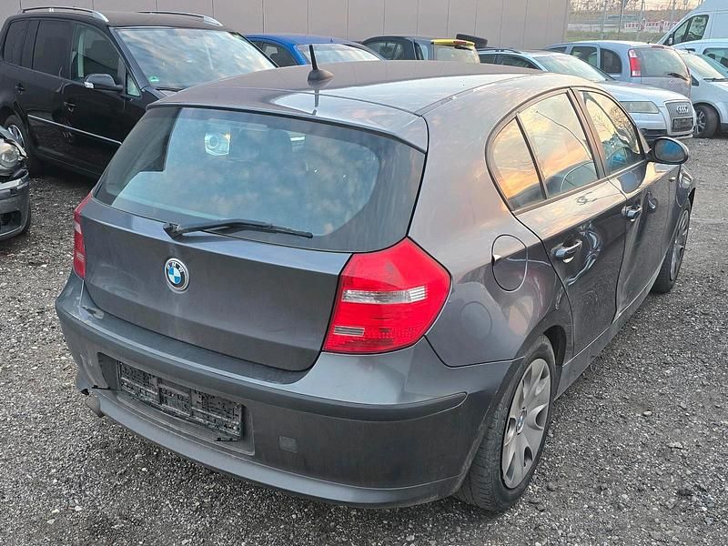 Gebraucht BMW 118 143 PS (105 kW) 2008 Schwarz Kleinwagen