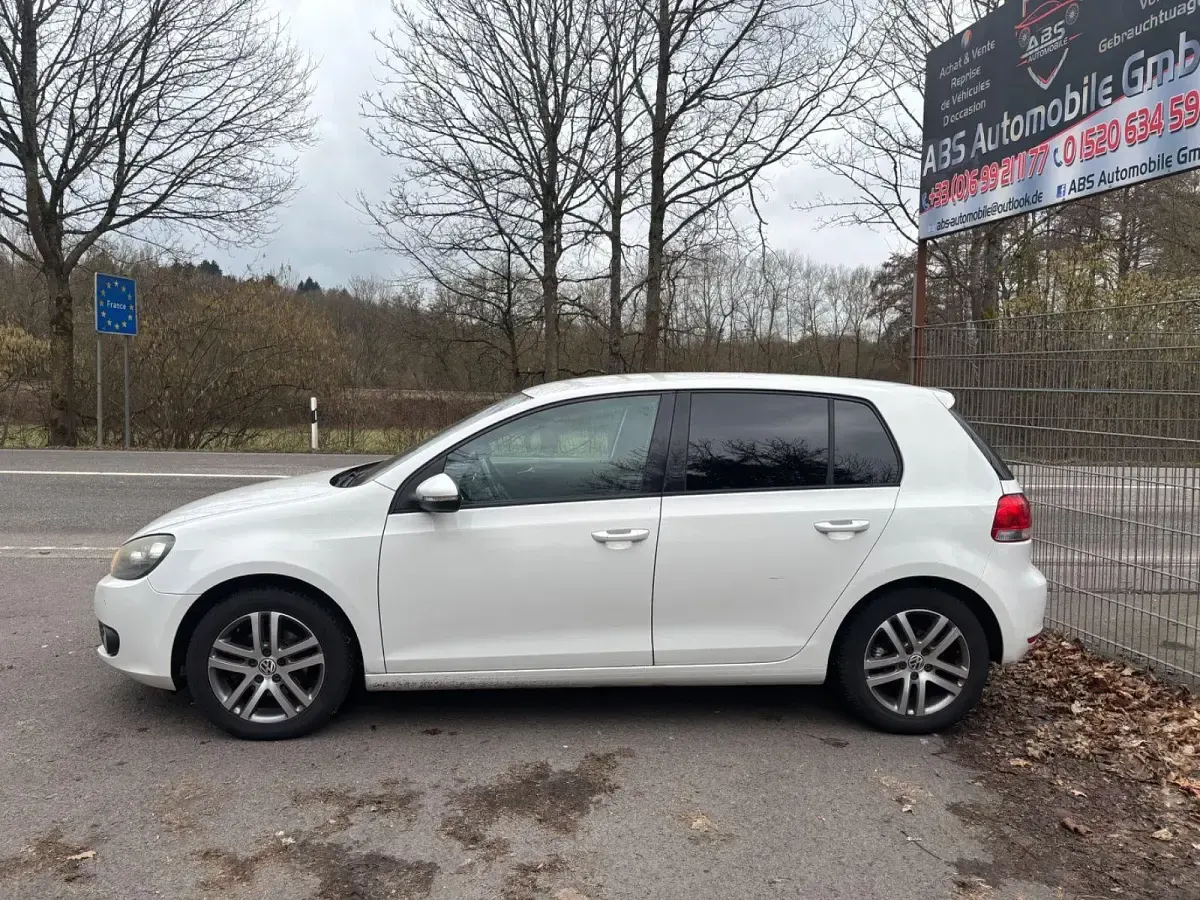 Gebraucht VW Golf VI Comfortline 105 PS (77 kW) 2010 Weiß Kleinwagen