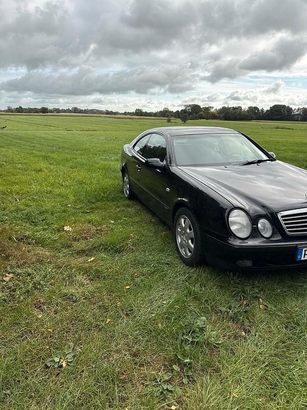 Schwarz Gebraucht 1997 Mercedes CLK200 Coupé | 4.110 € (Teuer) - Bild 1/4