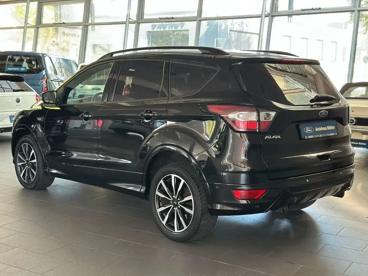 Gebraucht Ford Kuga ST-Line 150 PS (110 kW) 2020 Schwarz SUV