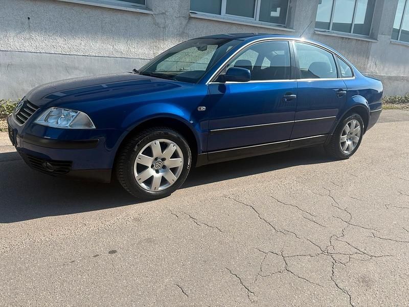 Gebraucht VW Passat 116 PS (85 kW) 2002 Blau Limousine
