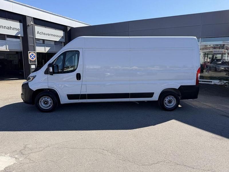 Gebraucht Opel Movano 140 PS (102 kW) 2024 Casablancaweiss (weiß) Van