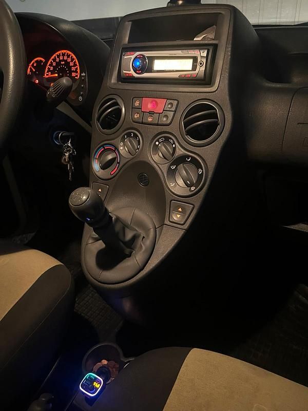 Gelb Gebraucht 2011 Fiat Panda Kleinwagen | 2.800 € (Fairer Preis) - Bild 1/4