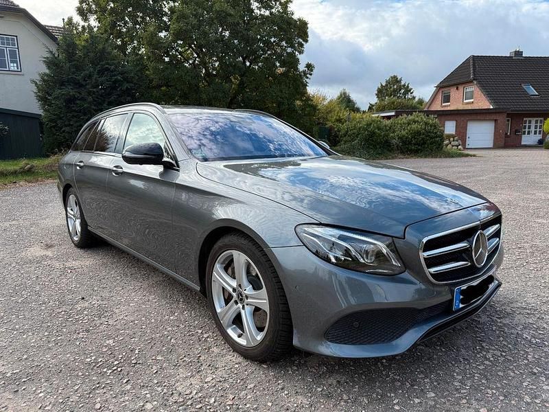 Grau Gebraucht 2017 Mercedes E400 Avantgarde Kombi | 24.900 € (Fairer Preis) - Bild 1/4