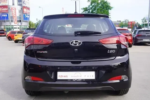 Gebraucht Hyundai i20 Trend 84 PS (61 kW) 2018 Schwarz Limousine