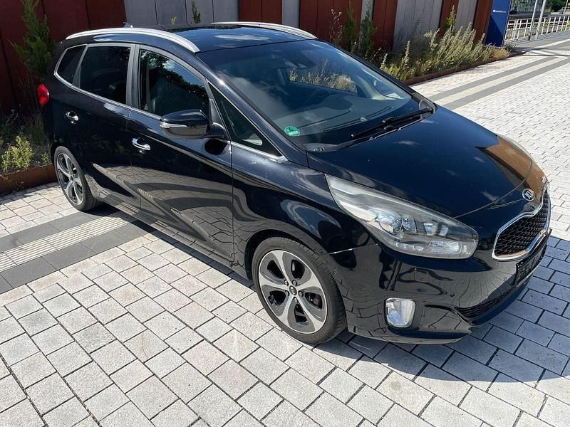 Schwarz Gebraucht 2015 Kia Carens Van / Kleinbus | 6.666 € (Fairer Preis) - Bild 1/4