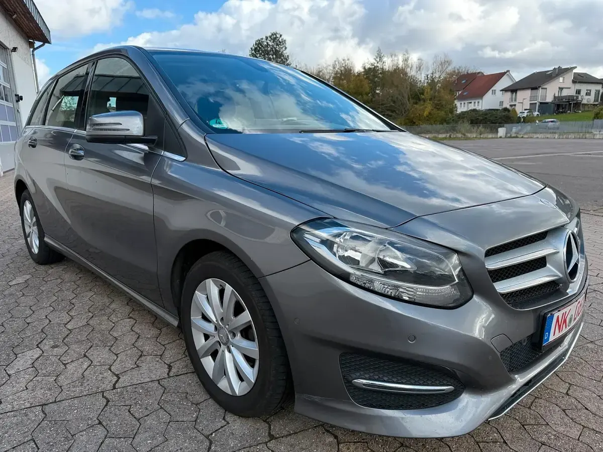 Gebraucht Mercedes B180 109 PS (80 kW) 2015 Grau Van / Kleinbus