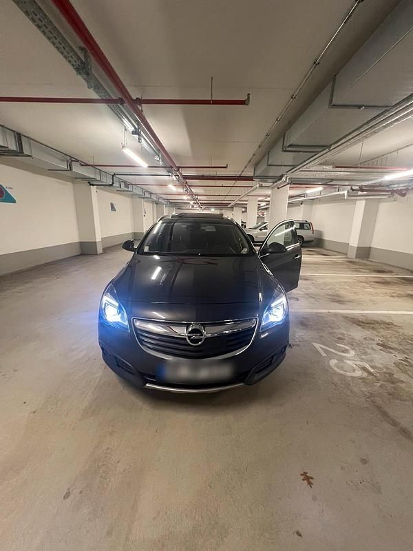 Grau Gebraucht 2016 Opel Insignia Sport Kombi | 11.100 € (Etwas zu teuer) - Bild 1/4