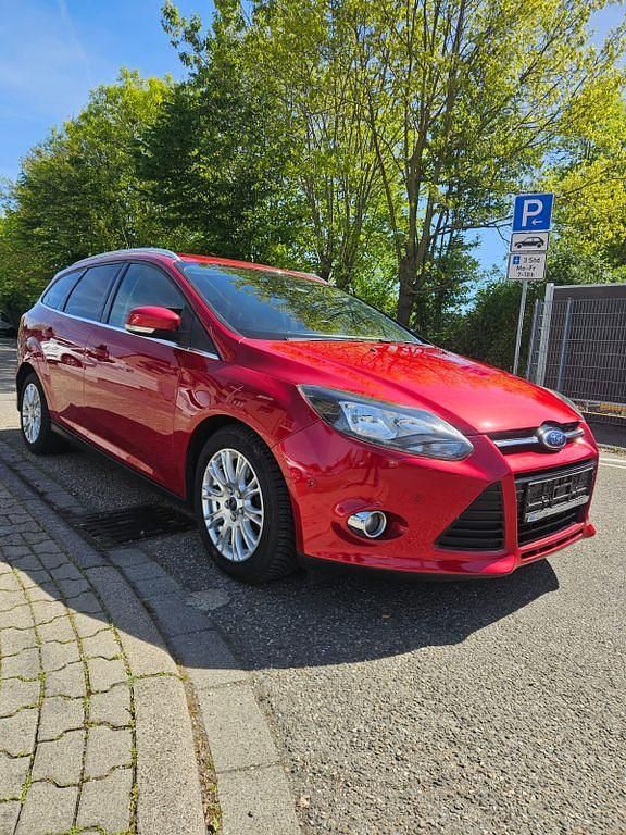 Brugt Ford Focus Titanium 140 HK (102 kW) 2012 Rød Sedan