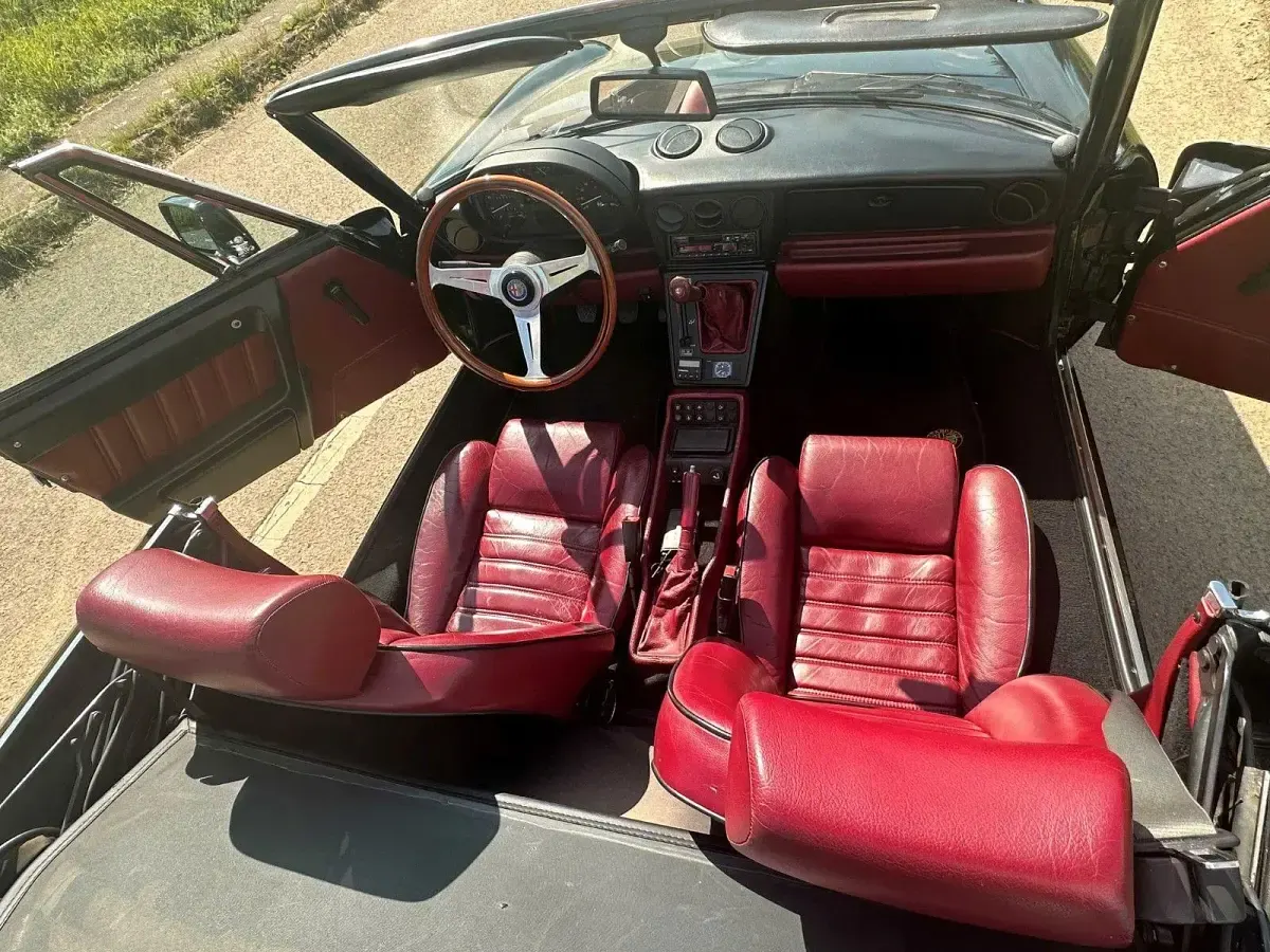 Gebraucht Alfa Romeo Spider 120 PS (88 kW) 1990 Schwarz Cabrio