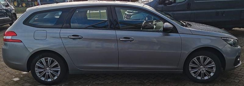 Gebraucht Peugeot 308 Allure 131 PS (96 kW) 2021 Grau Kombi