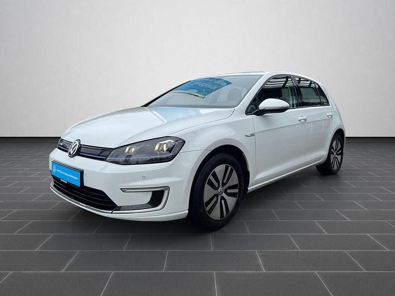 Pure white Gebraucht 2016 VW e-Golf Kleinwagen | 11.990 € (Fairer Preis) - Bild 1/4