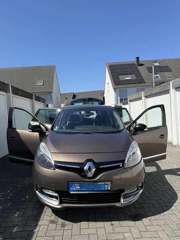 Braun Gebraucht 2014 Renault Scénic III Bose Edition Van / Kleinbus | 6.500 € (Etwas zu teuer) - Bild 1/4