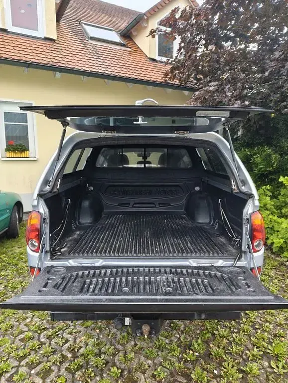 Gebraucht Mitsubishi L200 Intense 178 PS (130 kW) 2011 Silber Pickup