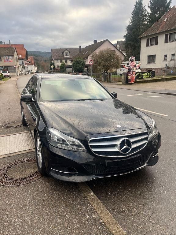 Gebraucht Mercedes E220 170 PS (125 kW) 2015 Schwarz Limousine