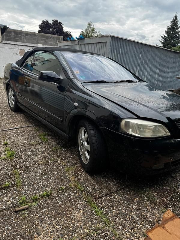 Schwarz Gebraucht 2001 Opel Astra Cabriolet Cabrio | 500 € (Guter Preis) - Bild 1/4