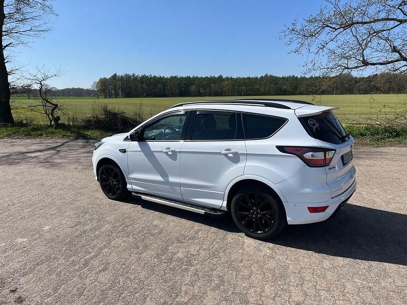 Gebraucht Ford Kuga ST-Line 150 PS (110 kW) 2018 Weiß SUV