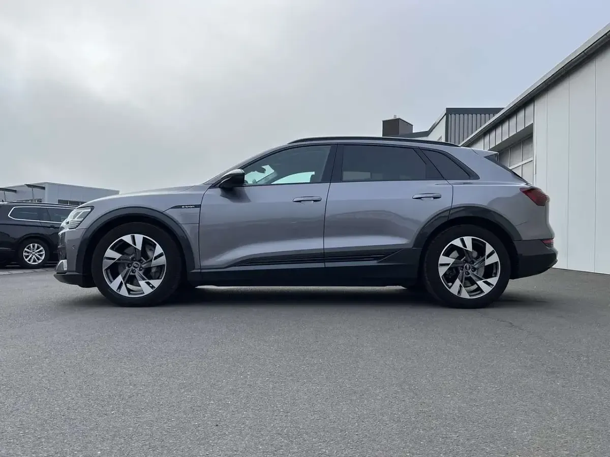 Gebraucht Audi e-tron Advanced Plus 230 kW (313 PS) 2022 Grau SUV
