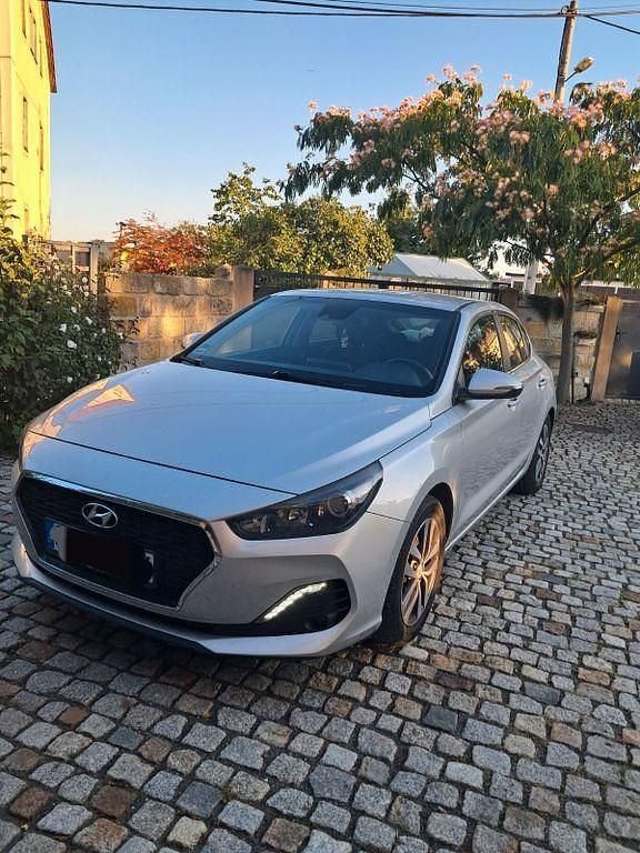 Silber Gebraucht 2019 Hyundai i30 Trend Limousine | 13.900 € (Fairer Preis) - Bild 1/4
