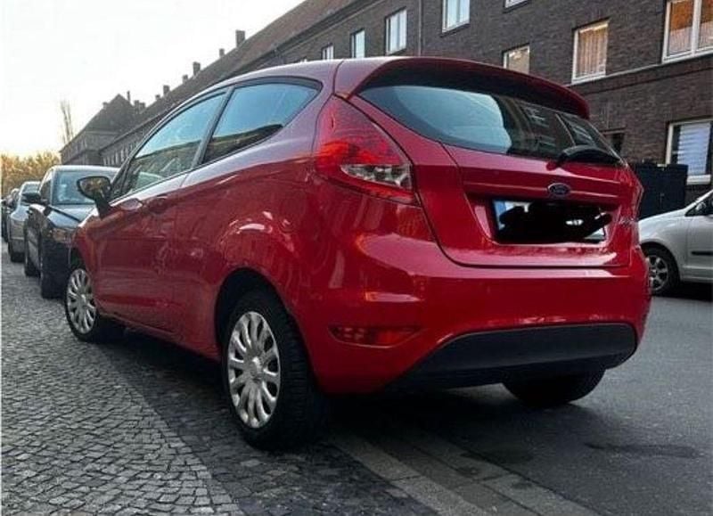 Gebraucht Ford Fiesta 97 PS (71 kW) 2010 Rot Kleinwagen