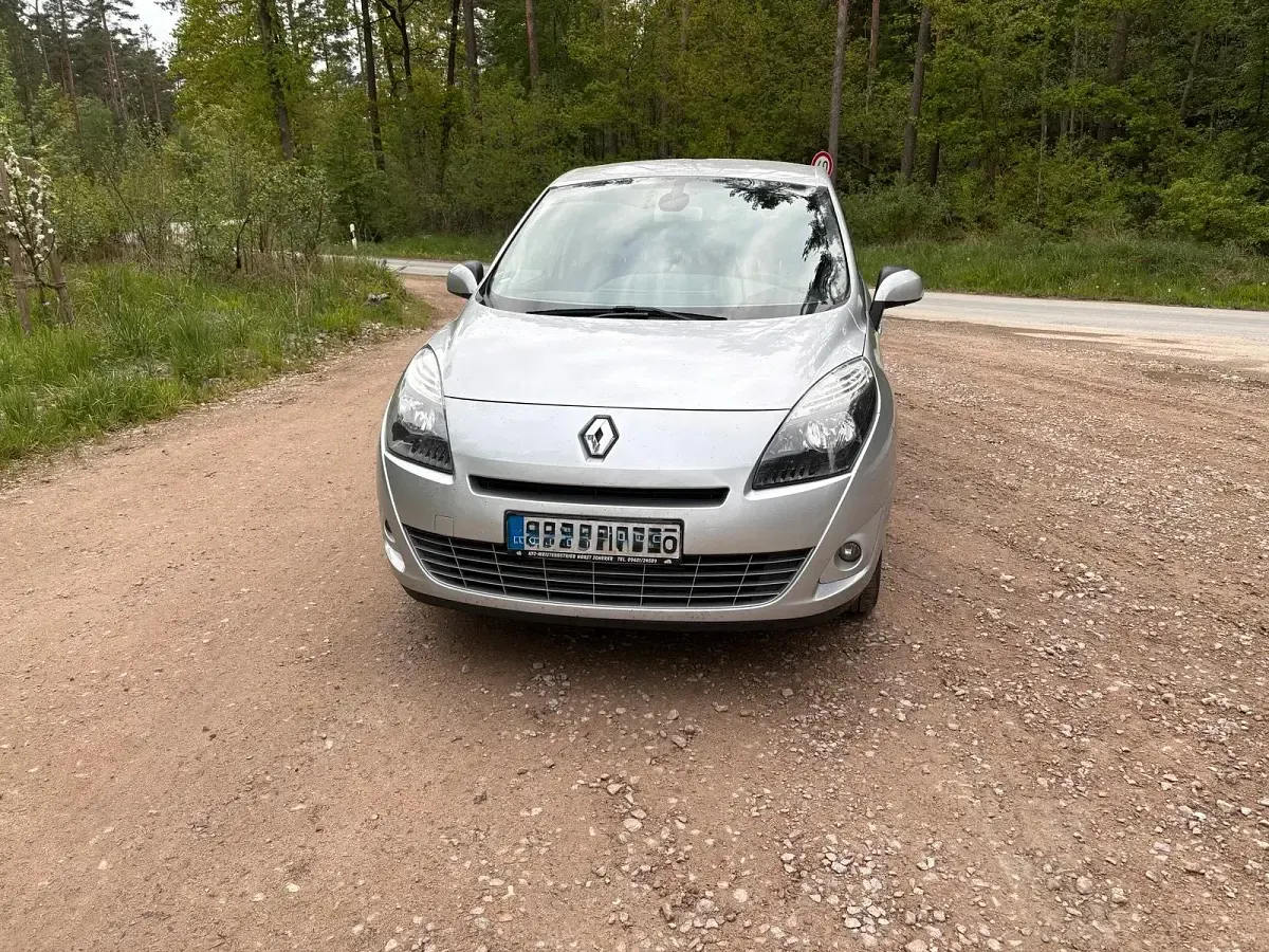 Gebraucht Renault Scénic III 130 PS (95 kW) 2011 Silber Van / Kleinbus