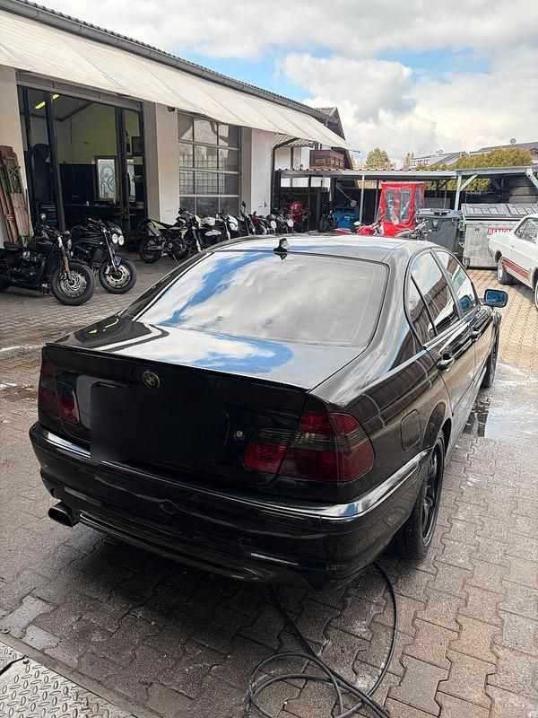Gebraucht BMW 318 116 PS (85 kW) 2004 Schwarz Kombi