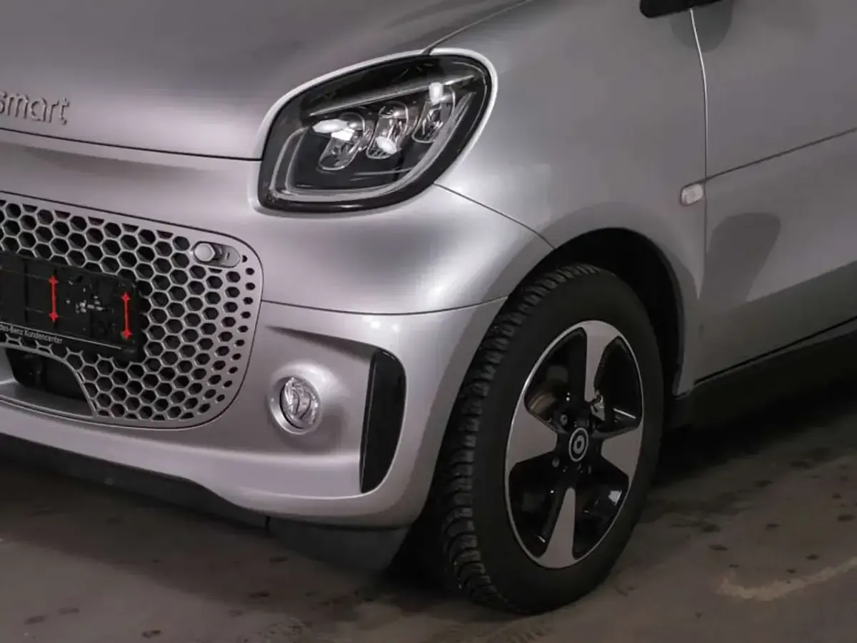 Gebraucht Smart ForTwo Electric Drive Exclusive 60 kW (82 PS) 2024 Bodypanels in cool silver (metallic) Coupé