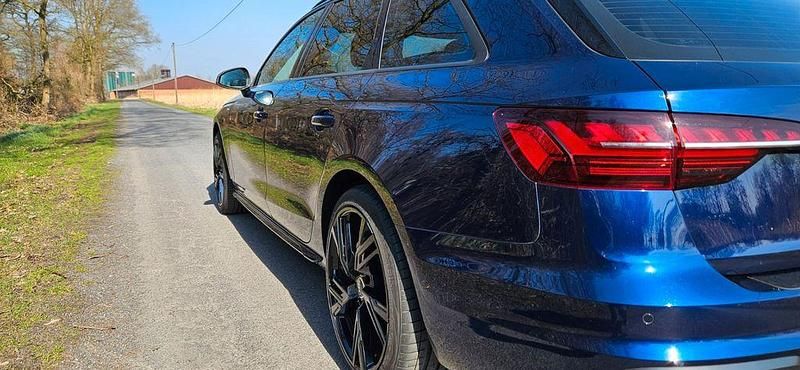 Gebraucht Audi A4 Advanced 190 PS (139 kW) 2020 Blau Limousine