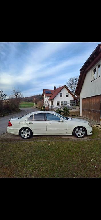 Gebraucht Mercedes E350 Avantgarde 272 PS (200 kW) 2008 Weiß Limousine