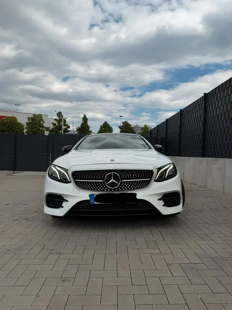 Gebraucht Mercedes E220 AMG line 194 PS (142 kW) 2019 Weiß Coupé