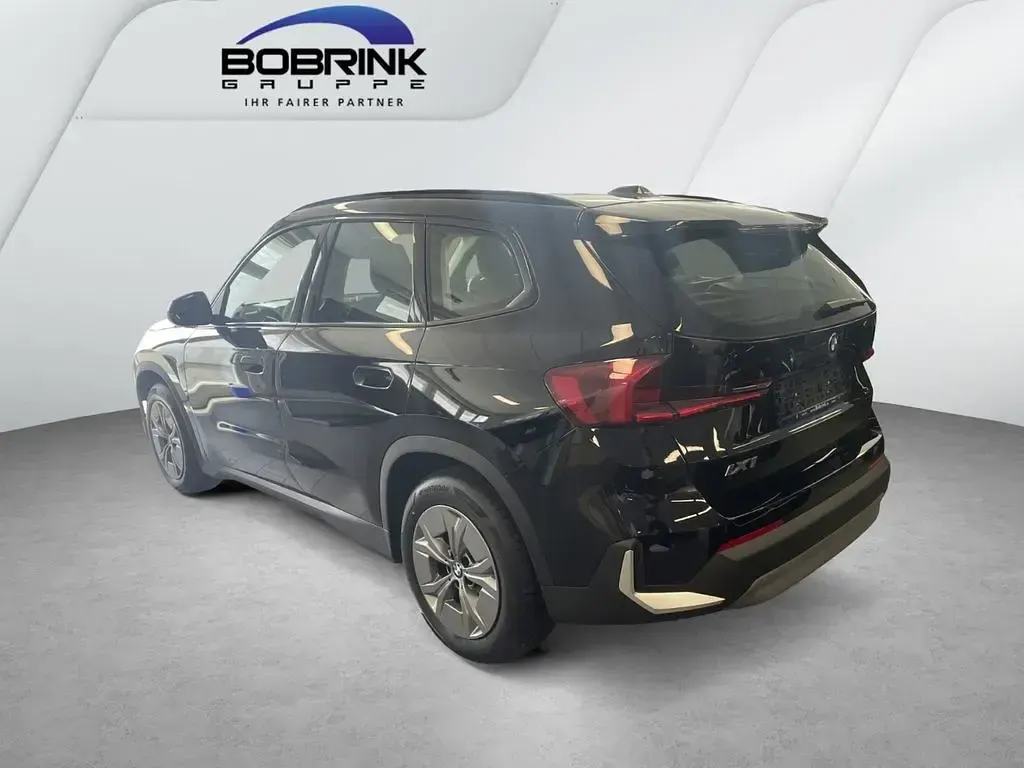 Neu BMW iX1 Performance 230 kW (313 PS) 2026 Schwarz SUV