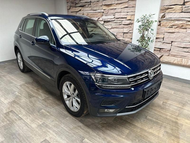 Blau Gebraucht 2017 VW Tiguan Highline SUV | 17.990 € (Superpreis) - Bild 1/4