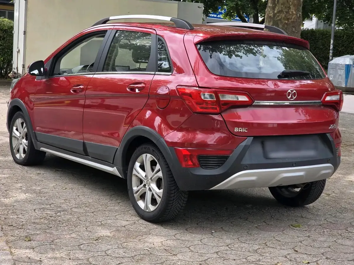 Gebraucht Baic X25 112 PS (82 kW) 2018 Rot Kombi