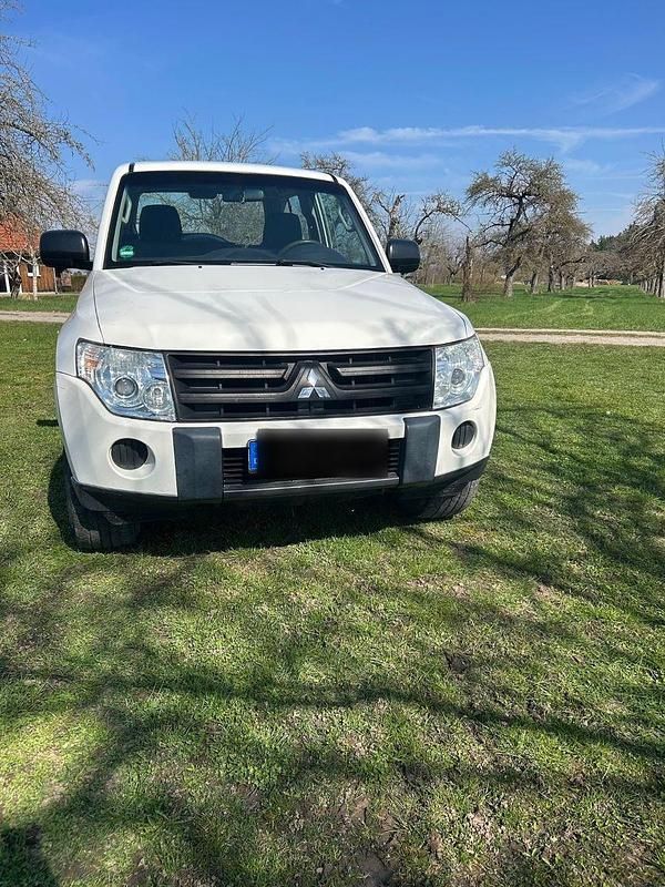 Gebraucht Mitsubishi Pajero 200 PS (147 kW) 2011 Weiß SUV